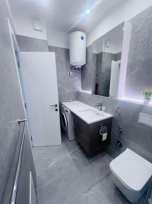 Deluxe Flat With Garden_Tirana Apartment Exterior photo